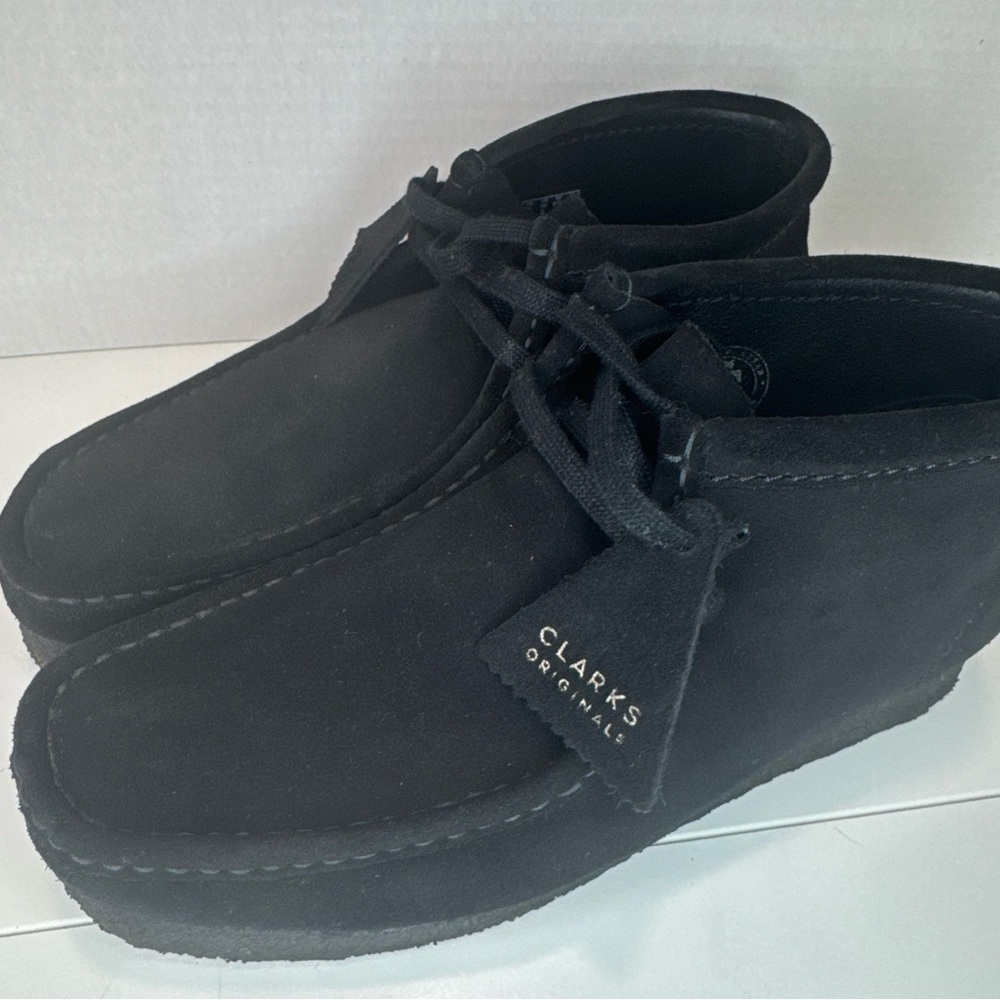 Clarks Women's Black Wallabees Chukka Boots (Mint Condition) - Picture 1 of 8